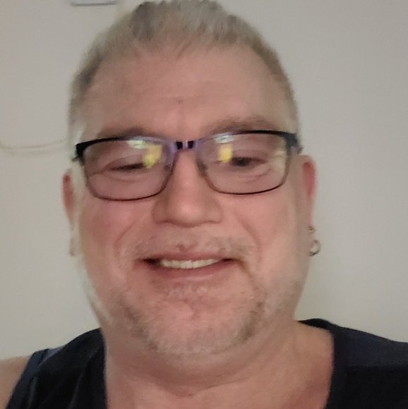 Profile Picture of Ken Rossberg (@kenr9720) on Poshmark