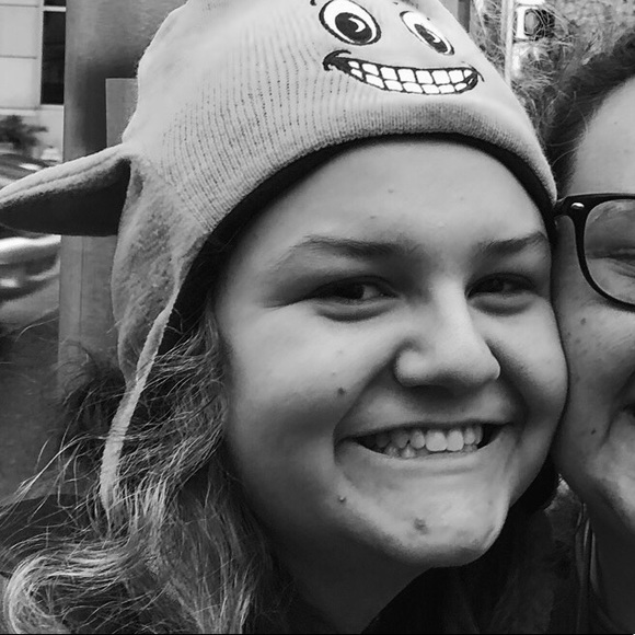 Profile Picture of Molly Tolmich (@molly_tolmich) on Poshmark