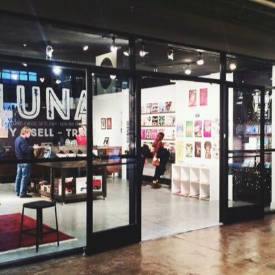 Profile Picture of Luna Record Shop (@lunarecordshop) on Twitter