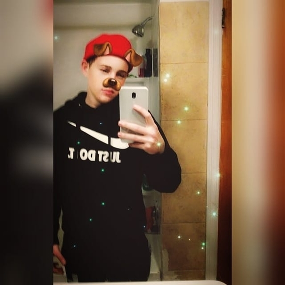 Profile Picture of Brendon Jones (@brendonjones327) on Poshmark