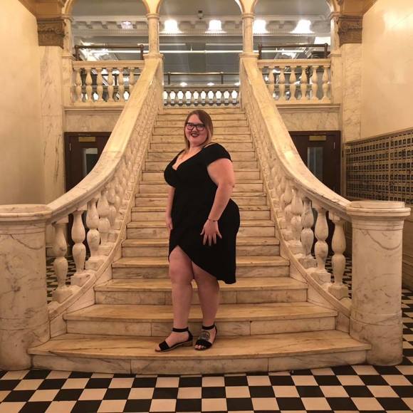 Profile Picture of Bethany Marciniak (@marcinnabon) on Poshmark