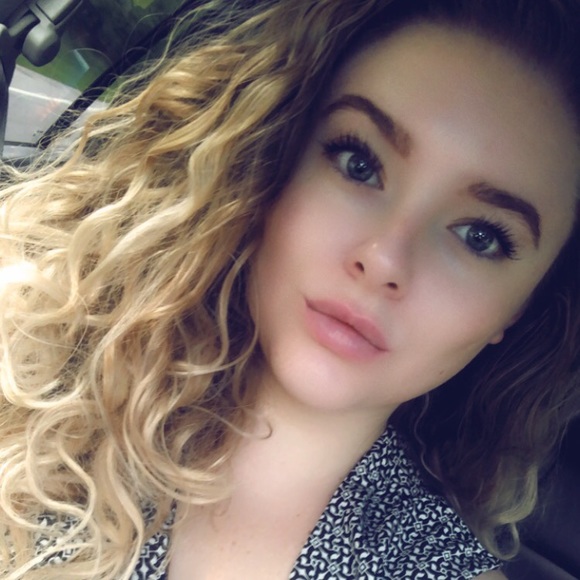 Danielle Getsy - Poshmark Profile Picture of Danielle Getsy (@dgetsy) on Poshmark