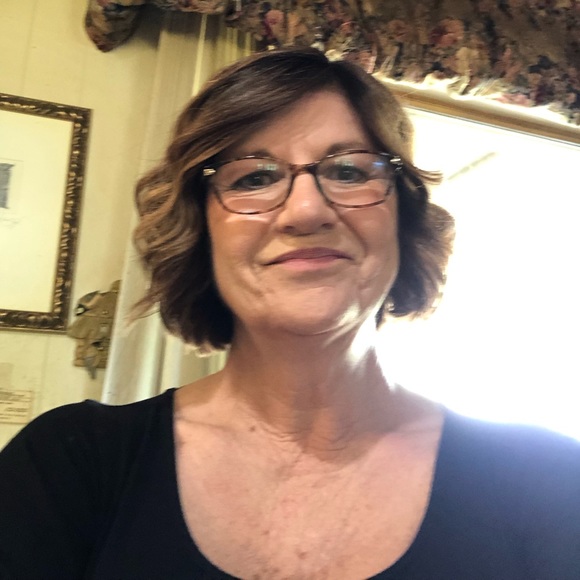 Profile Picture of Renee Reynolds (@reneereynold375) on Poshmark
