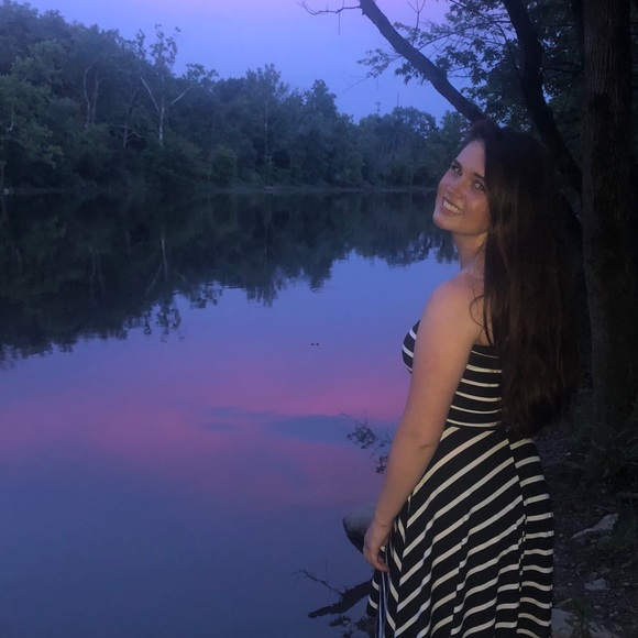 Profile Picture of Tara Leneghan (@read12345) on Poshmark