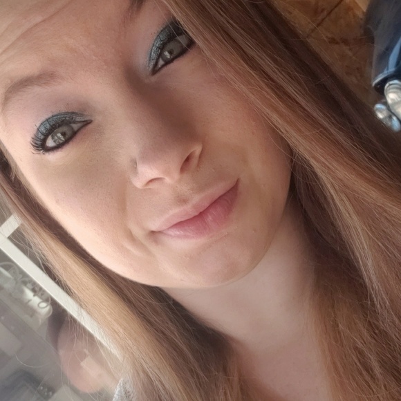 Profile Picture of Bobbie Oliver (@bobbie62) on Poshmark