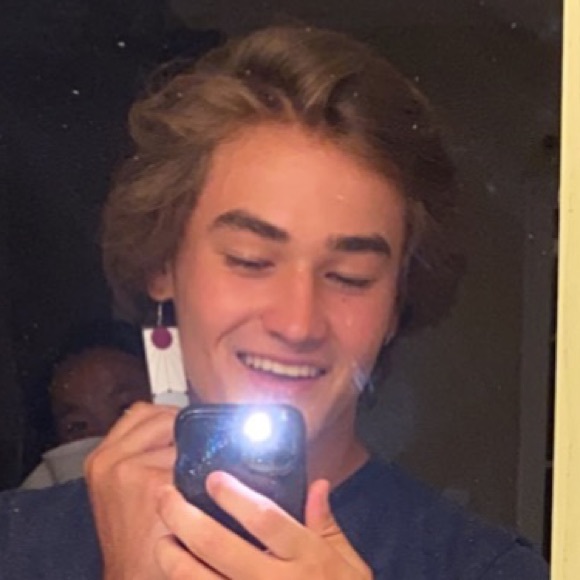 Profile Picture of Christian Baydaline (@chichinbay) on Poshmark