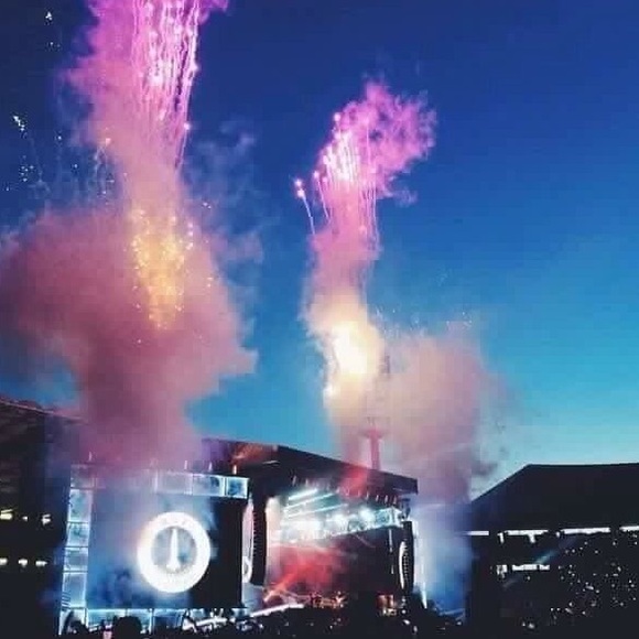 Profile Picture of Delaney Scott (@vintagebeauty73) on Poshmark