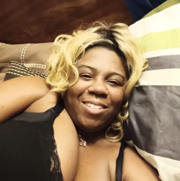 Profile Picture of Candace Edwards (@candaceedwar190) on Poshmark