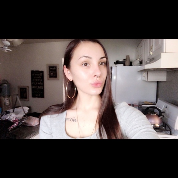 Profile Picture of Jessica Maslov (@jmaslov1997) on Poshmark