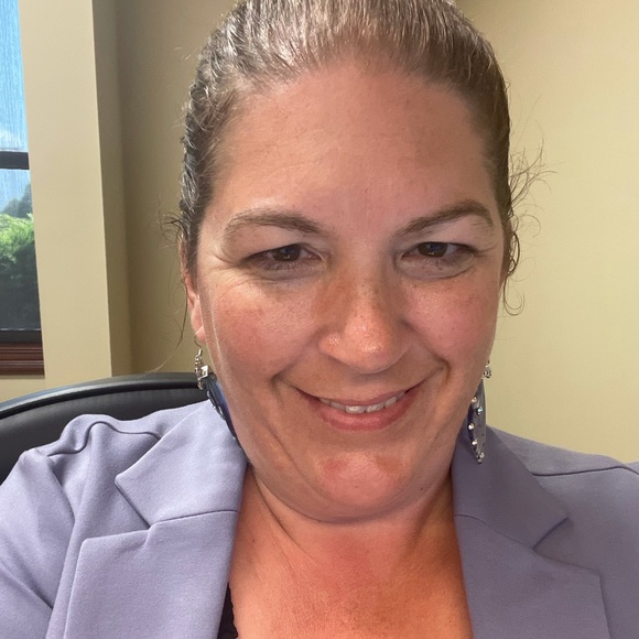 Profile Picture of Janie lynnie Dobbyn (@jandobbyn) on Poshmark