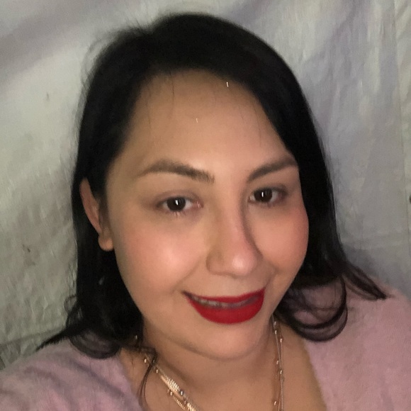 Profile Picture of Lizeth Sanchez (@lizeth9000) on Poshmark