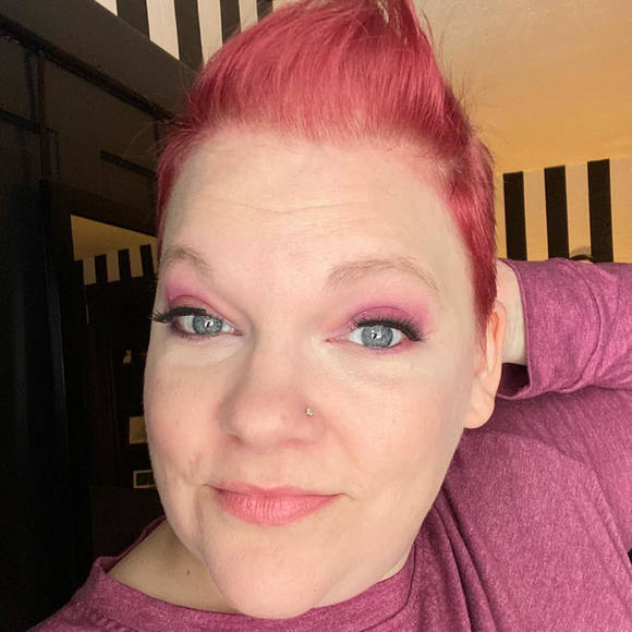 Profile Picture of Crystal Benson (@cmb11427) on Poshmark