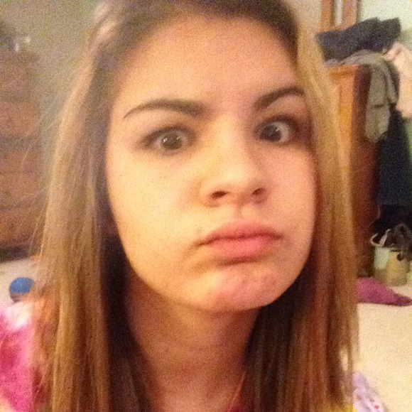 Profile Picture of Carly Hess (@_carlyhess) on Poshmark