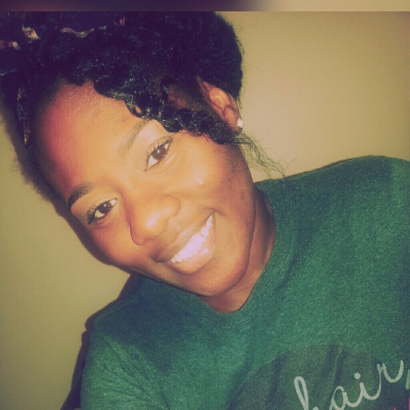 Profile Picture of Shayna Holmes (@shaytani) on Poshmark