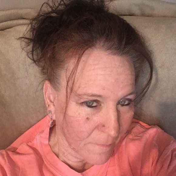 Profile Picture of Holly Chase (@mamuse247) on Poshmark