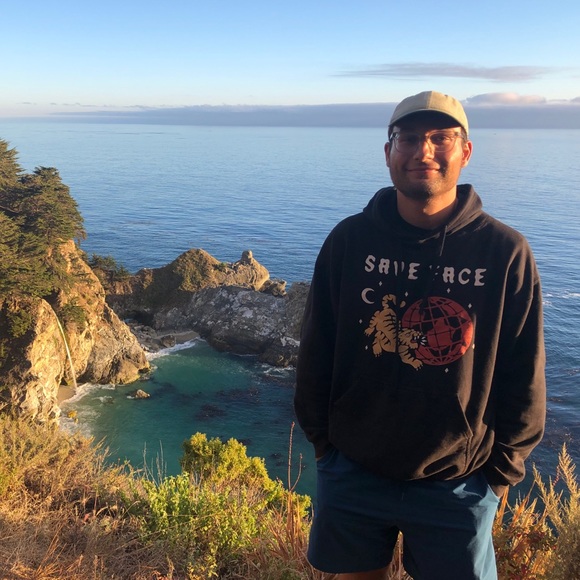 Profile Picture of Thomas Barr (@barrt2) on Poshmark