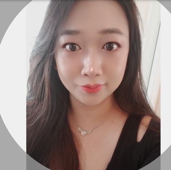 Profile Picture of Choi Kim (@vogsu) on Poshmark