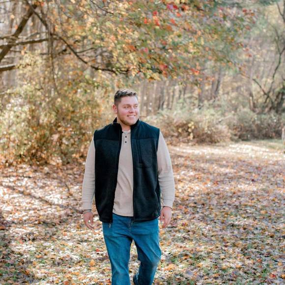 Profile Picture of Luke Edmondson (@luke_edmondson) on Poshmark