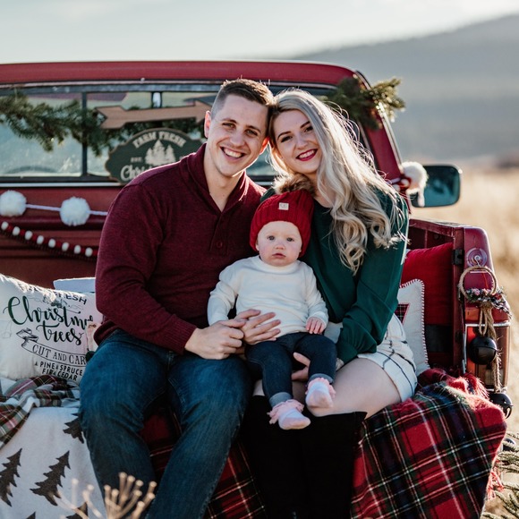 Profile Picture of Sarah Zacharias (@sarahlynn718) on Poshmark