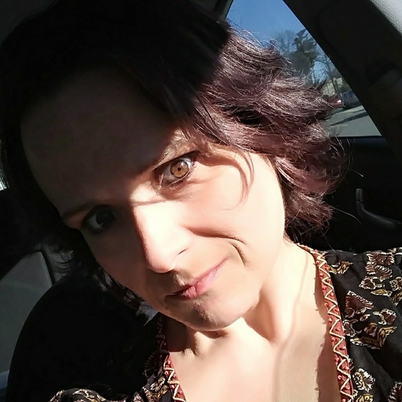 Profile Picture of Nancy Hunt (@nsantic) on Poshmark