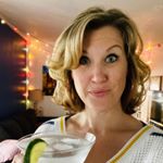 Profile Picture of Liz Brooks Larsen (@strawberrymynt) on Instagram
