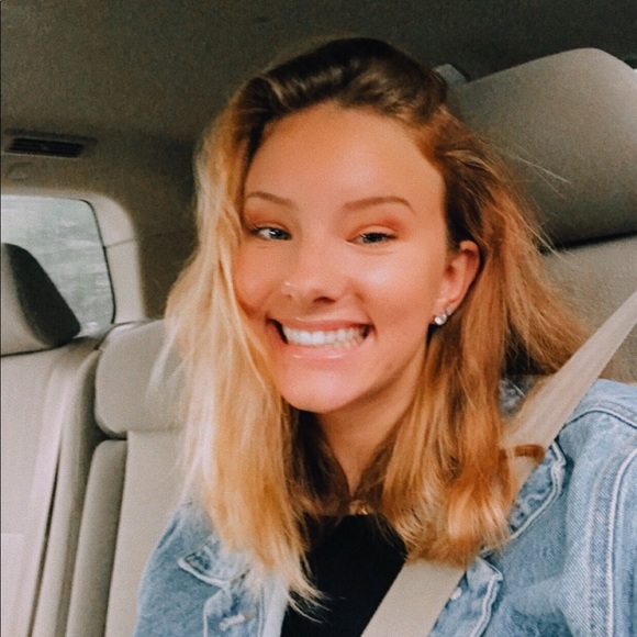 Profile Picture of Bridget Boeder (@bridgetboeder) on Poshmark