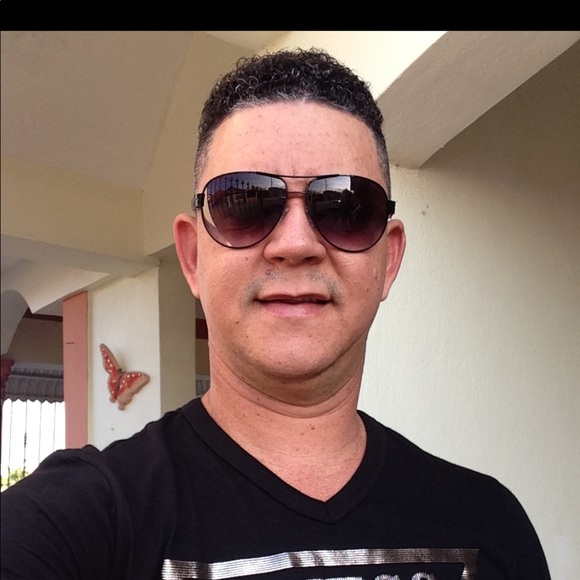 Profile Picture of Eddy Baez (@eddybaez) on Poshmark