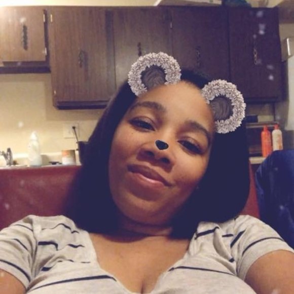 Profile Picture of Candace Bailey (@mrs_bailey_17) on Poshmark