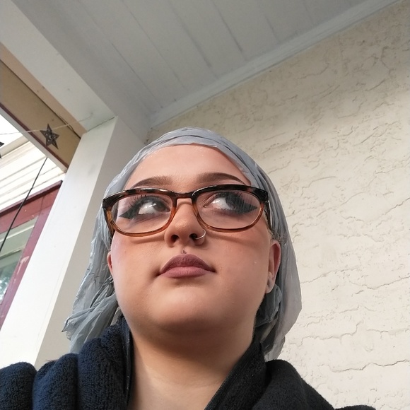 Profile Picture of Devon Solomon (@devonsolomon) on Poshmark