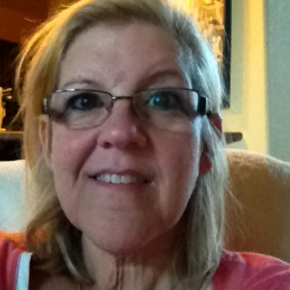 Profile Picture of Julie Maskil (@lovinglife5418) on Poshmark