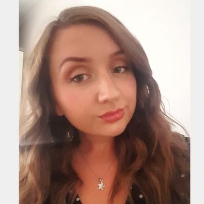 Profile Picture of Claire Hunter (@ClaireEHunter92) on Twitter