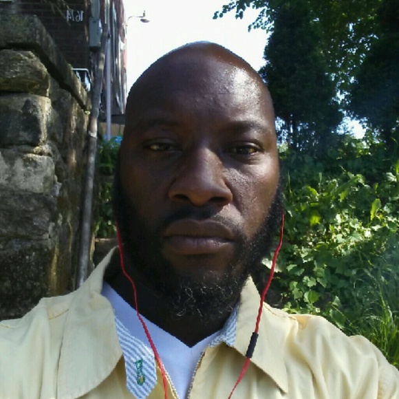 Profile Picture of Andre Bell (@bigdrebell) on Poshmark