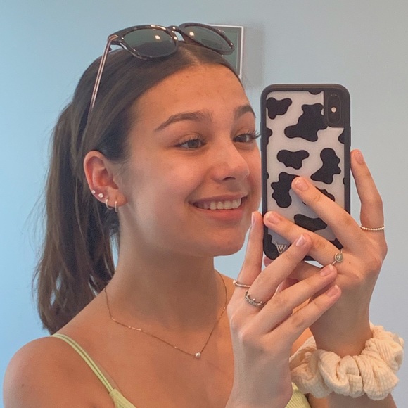 Profile Picture of Elody Charest (@elodycharest) on Poshmark