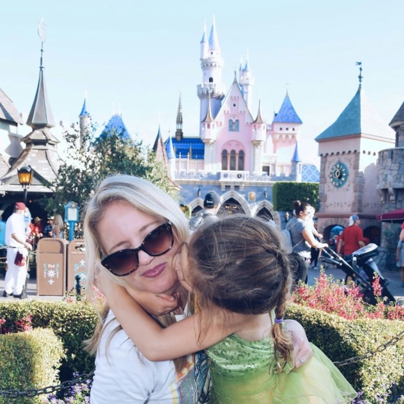 Profile Picture of Julianne Haness (@suburbandisney) on Poshmark