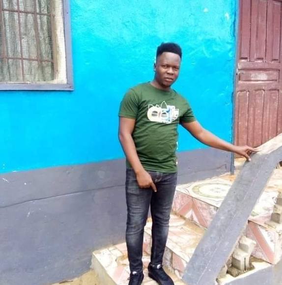 Profile Picture of Hellen Tamba (@hesita1) on Poshmark