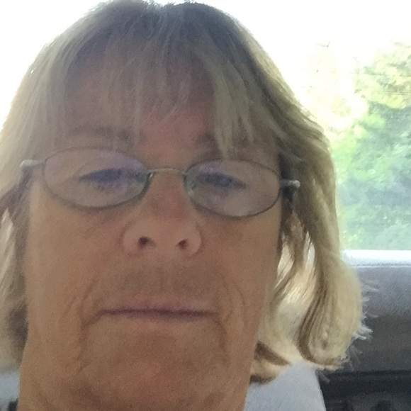 Profile Picture of Rhonda Sladden (@rsladden003) on Poshmark