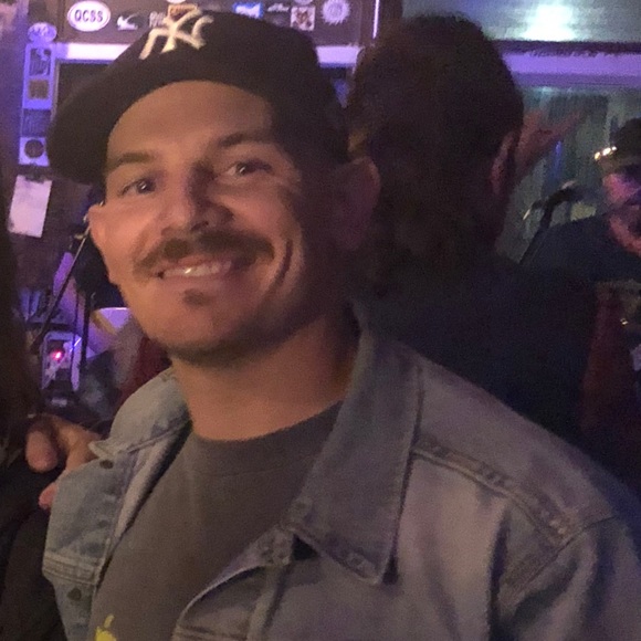 Profile Picture of R Pate (@mrpate10) on Poshmark