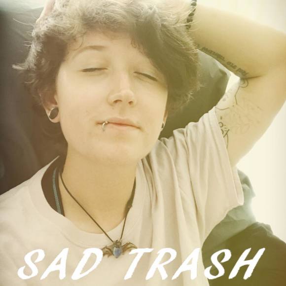 Profile Picture of Ashley Potts (@owlize) on Poshmark