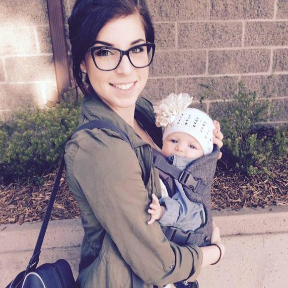 Profile Picture of Nicole Zanarini (@nicolezanarini) on Poshmark
