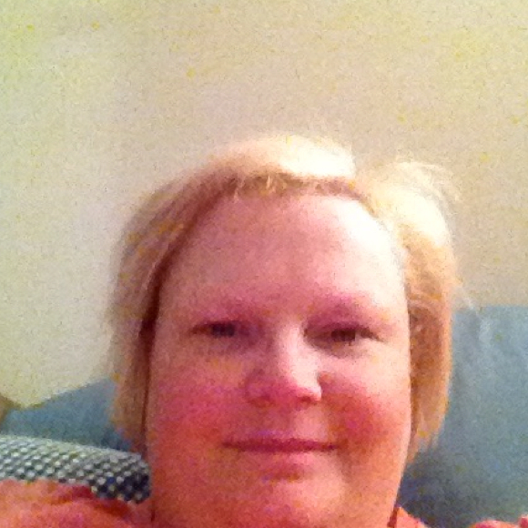 Profile Picture of Michelle Ceney (@michelleceney) on Poshmark