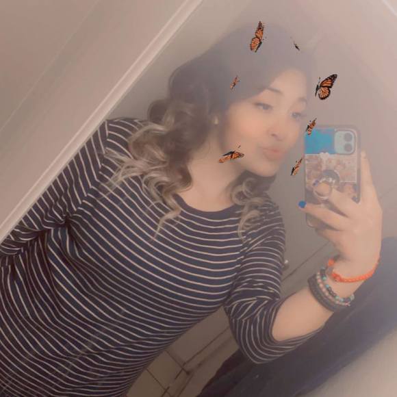 Profile Picture of Jacqueline Manzanedo (@jmanzanedo) on Poshmark