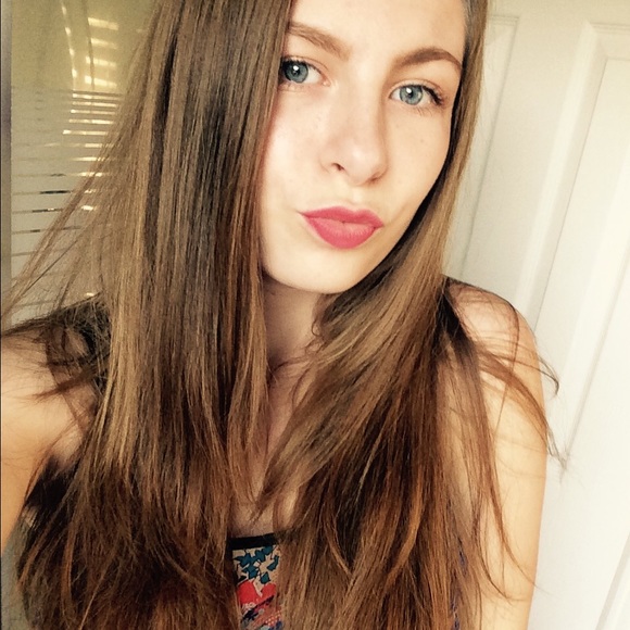 Profile Picture of Grace Elfner (@graceelf) on Poshmark