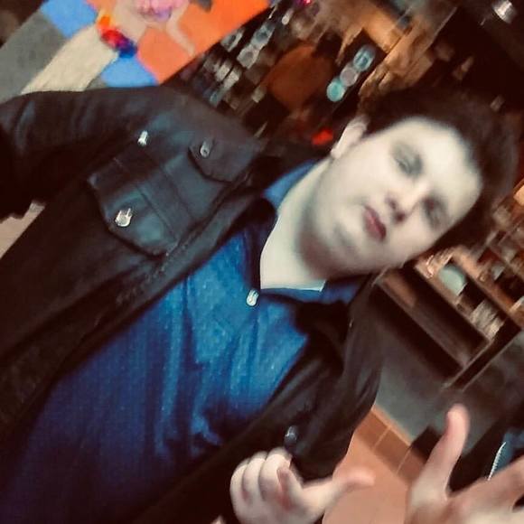 Profile Picture of Çhrìs Mçdònald (@chrisakaelvis) on Poshmark