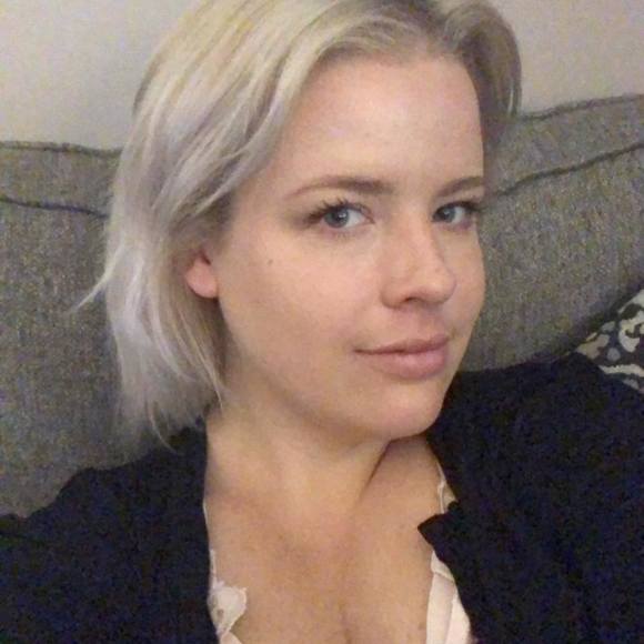 Profile Picture of Karen Sender (@khallsender) on Poshmark