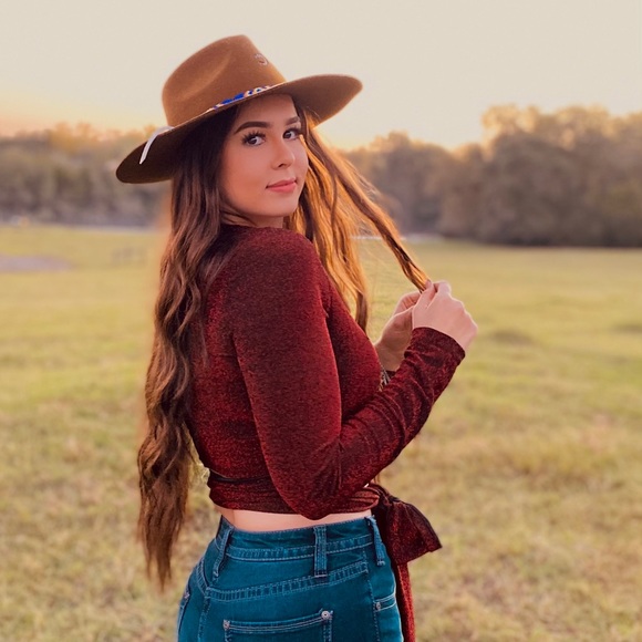 Profile Picture of Macy Richardson (@macricdesigns) on Poshmark