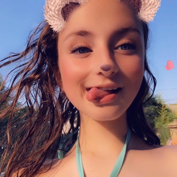 Profile Picture of Kalla Miller (@kallabean27) on Poshmark