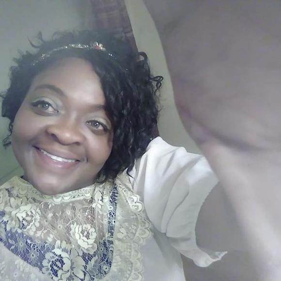 Profile Picture of Neeshia Reese (@laroyal5) on Poshmark