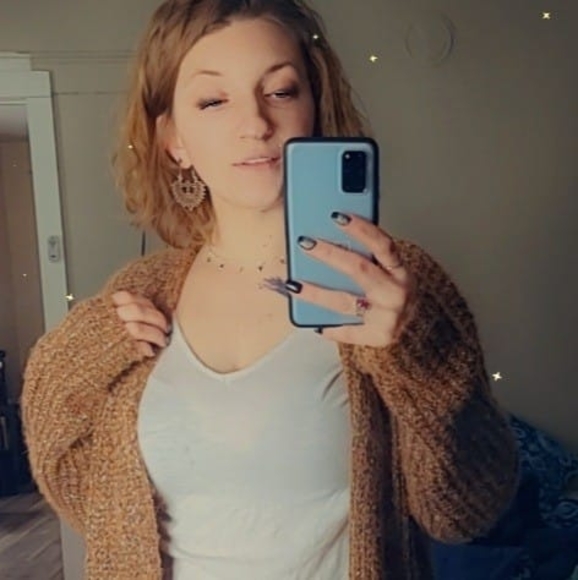 Profile Picture of Sabrina Jean (@sgraham0310) on Poshmark