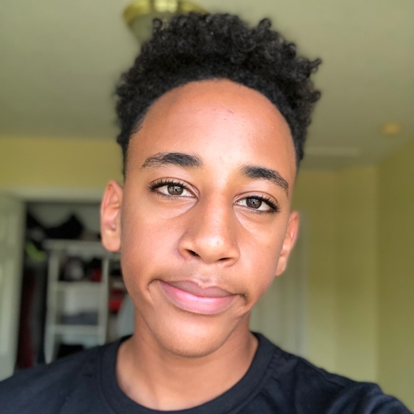 Profile Picture of Siem Abai (@siem_abai) on Poshmark
