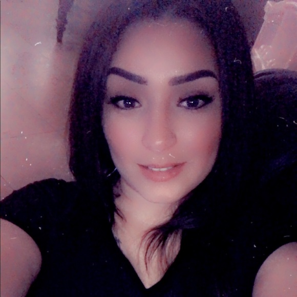 Profile Picture of Crystal Ozuna (@crystalozuna597) on Poshmark